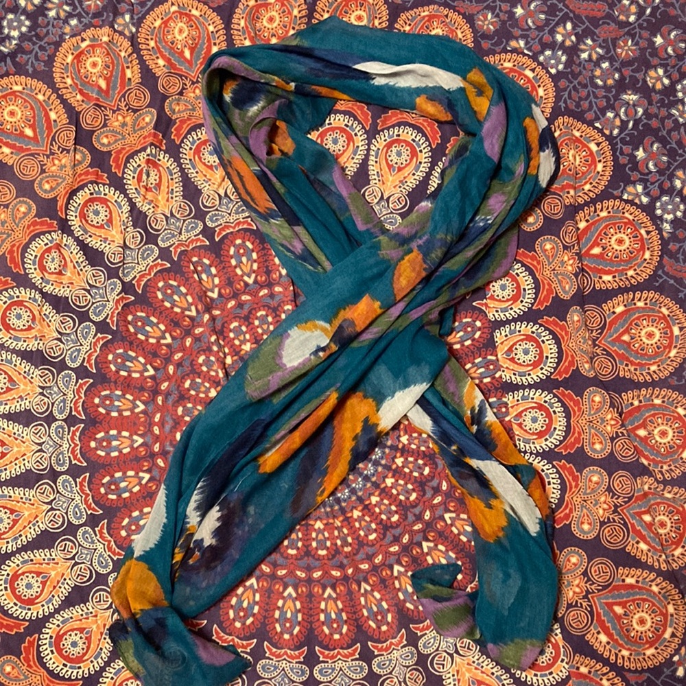 Love Culture floral designed scarf 🌺🌸